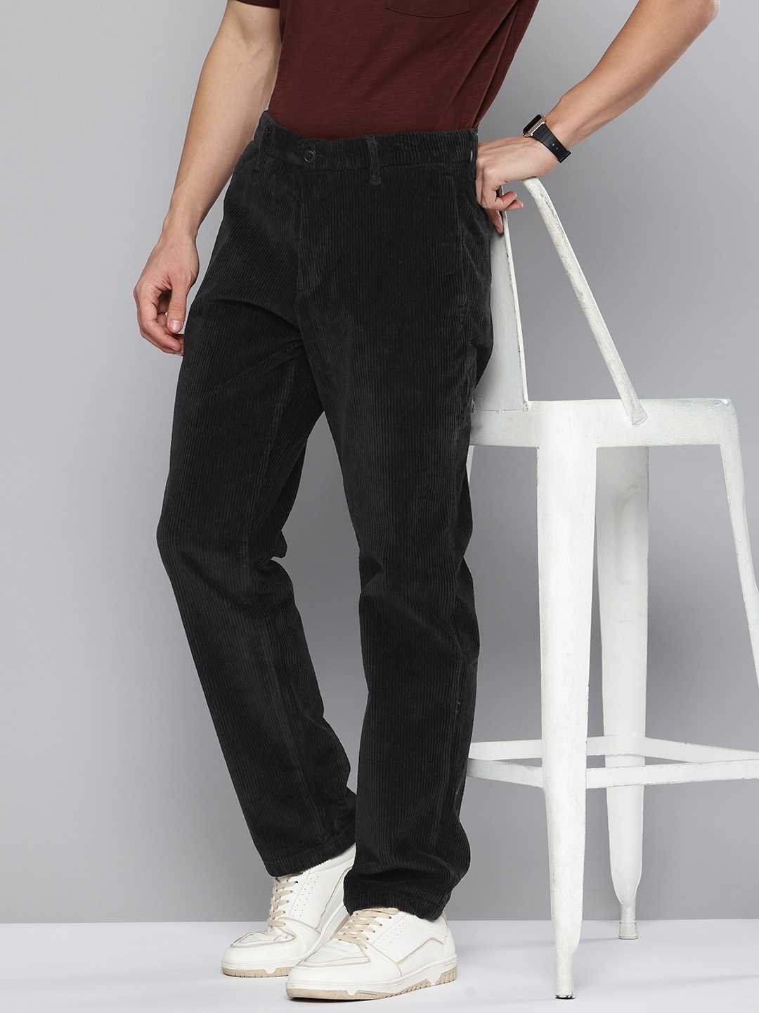 

Levis Men Straight Fit Corduroy Chinos Trousers, Black