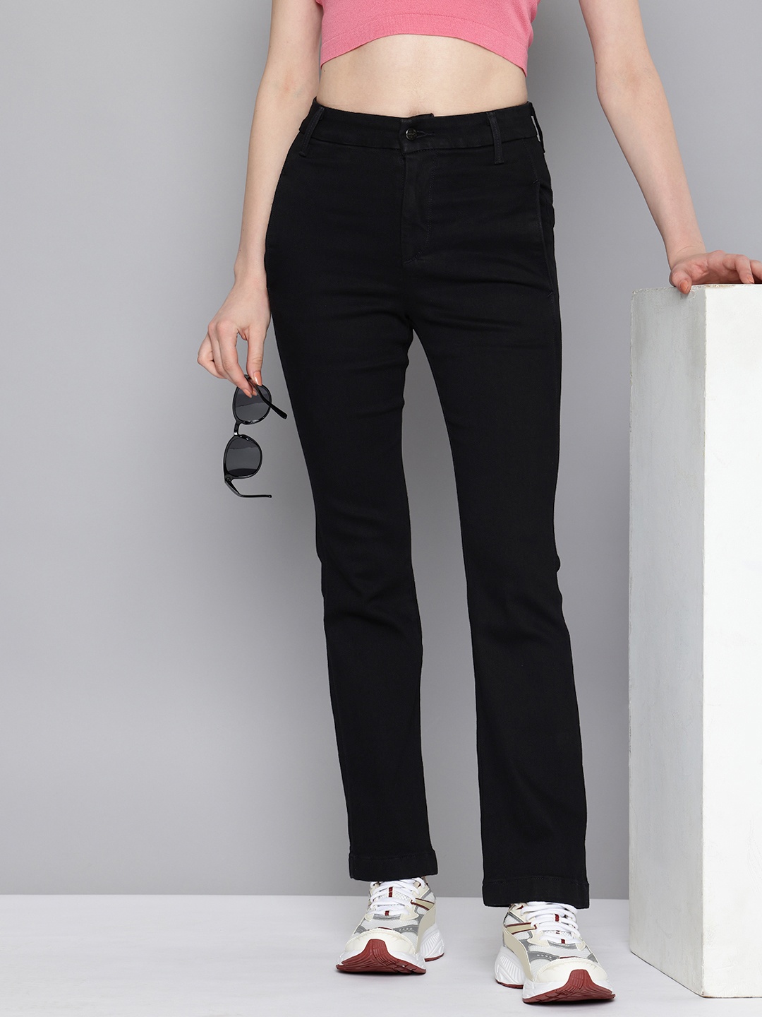 

Levis Women 725 Slim Bootcut High-Rise Stretchable Jeans, Black