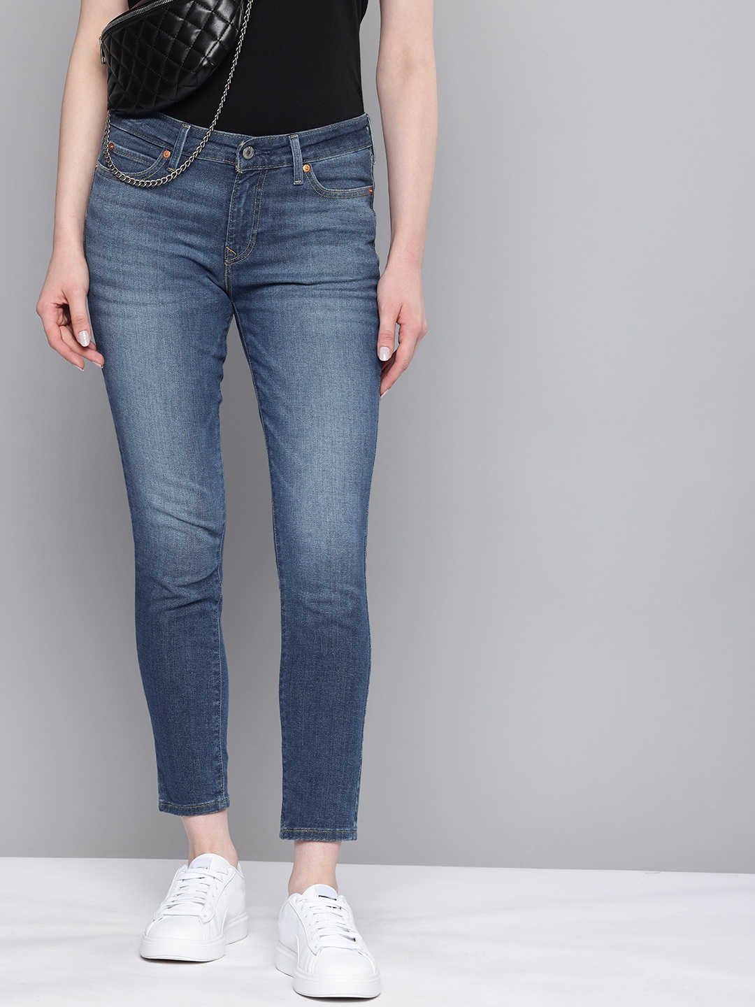 

Levis Women 711 Skinny Fit Light Fade Stretchable Jeans, Blue