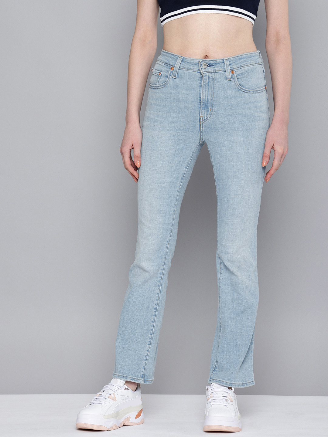 

Levis Women 725 Bootcut High-Rise Light Fade Stretchable Jeans, Blue