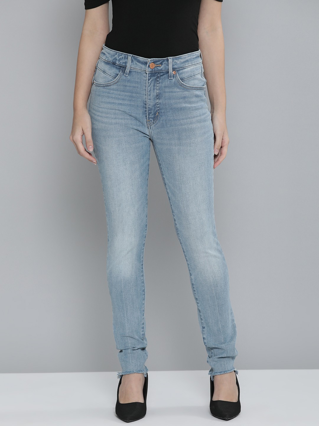 

Levis Women Skinny Fit High-Rise Low Distress Heavy Fade Jeans, Blue
