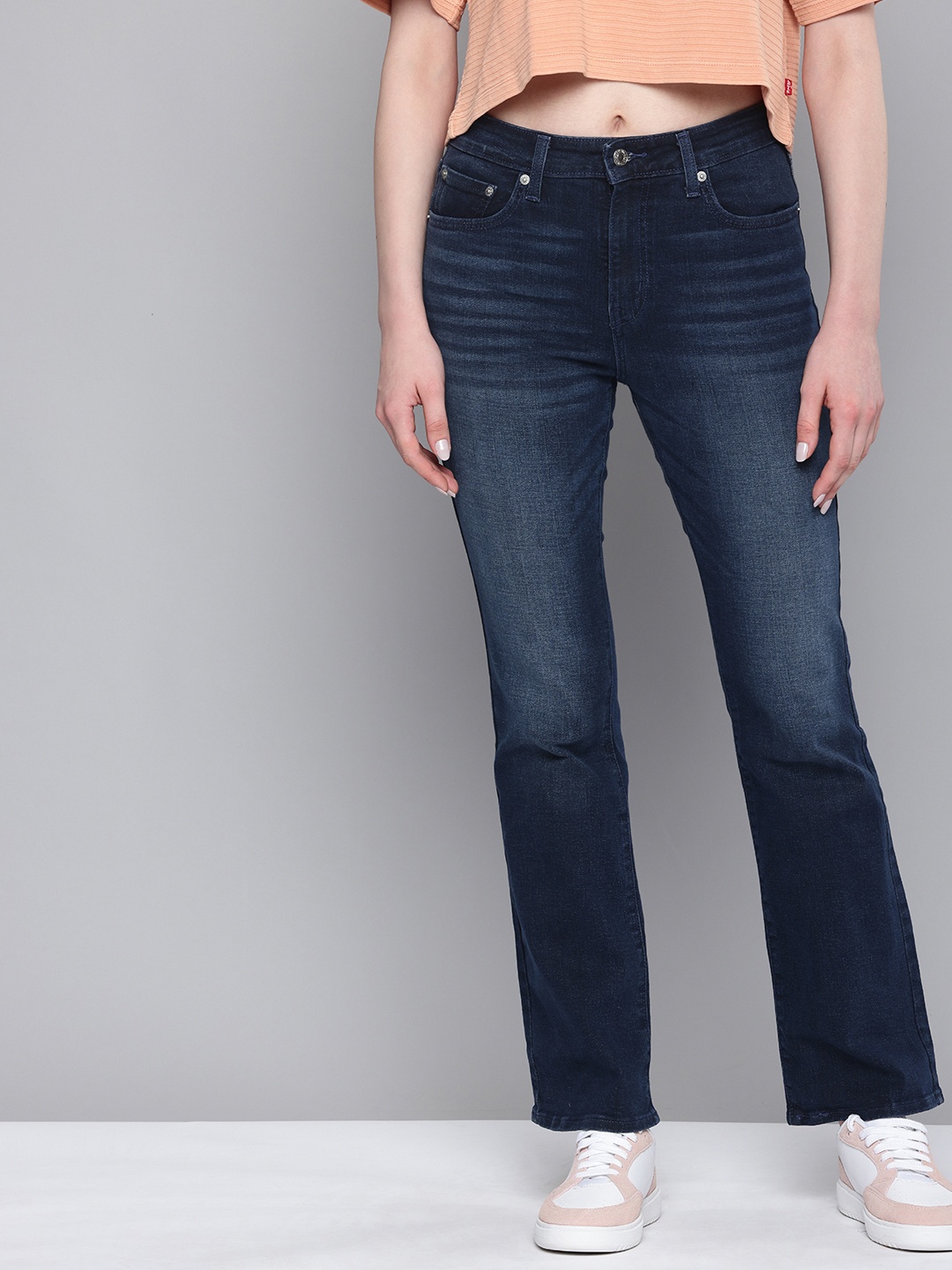 

Levis Women725 Slim Bootcut Fit High-Rise Light Fade Stretchable Jeans, Blue