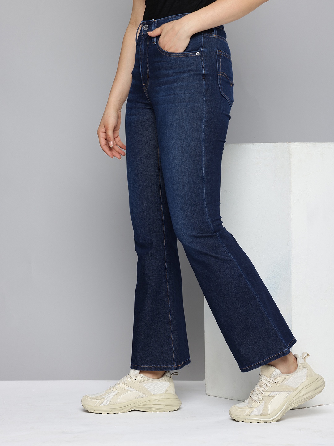 

Levis Women 726 Flared High-Rise Light Fade Stretchable Jeans, Blue