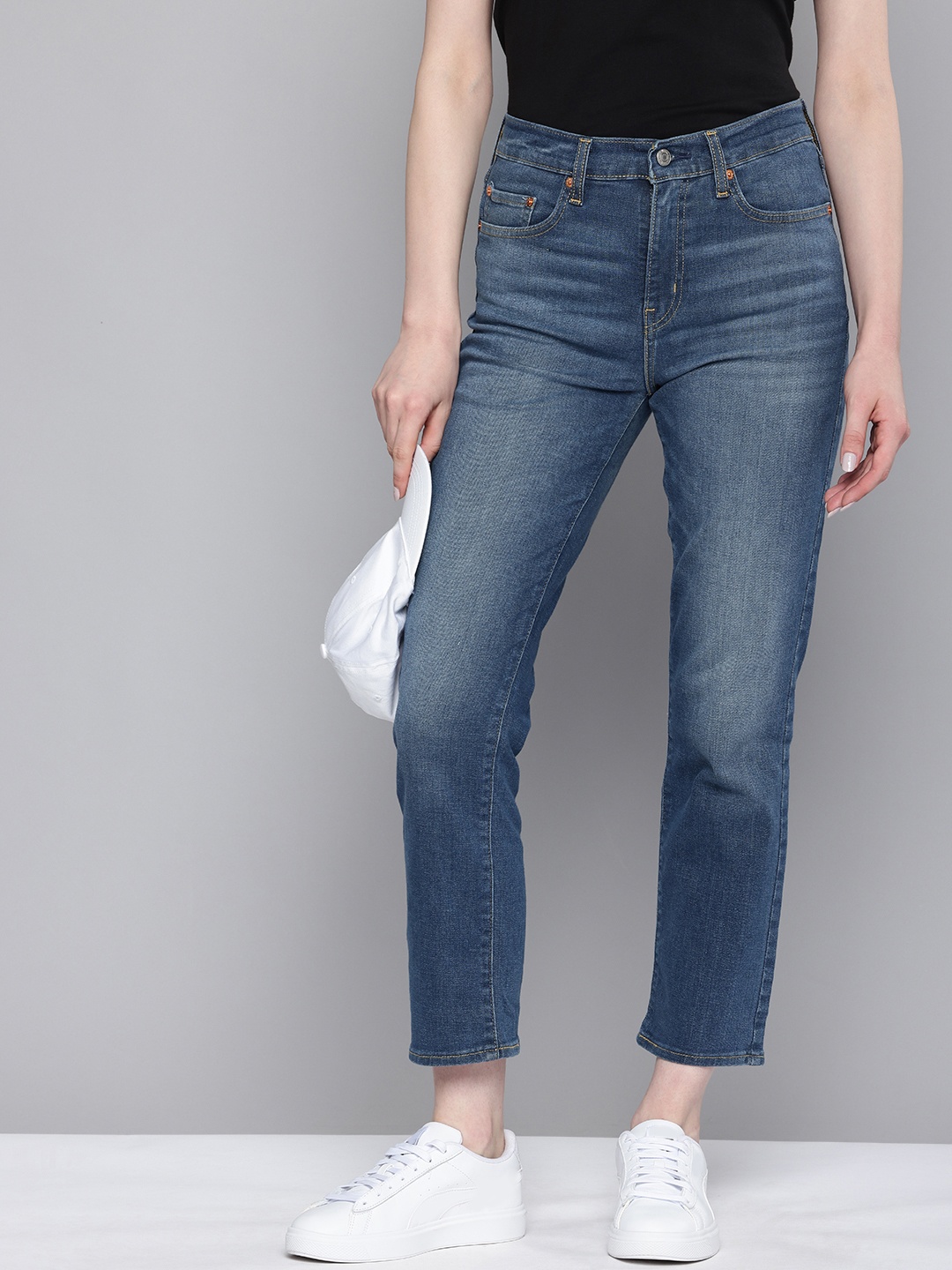 

Levis Women 724 Slim Straight Fit High-Rise Light Fade Stretchable Jeans, Blue