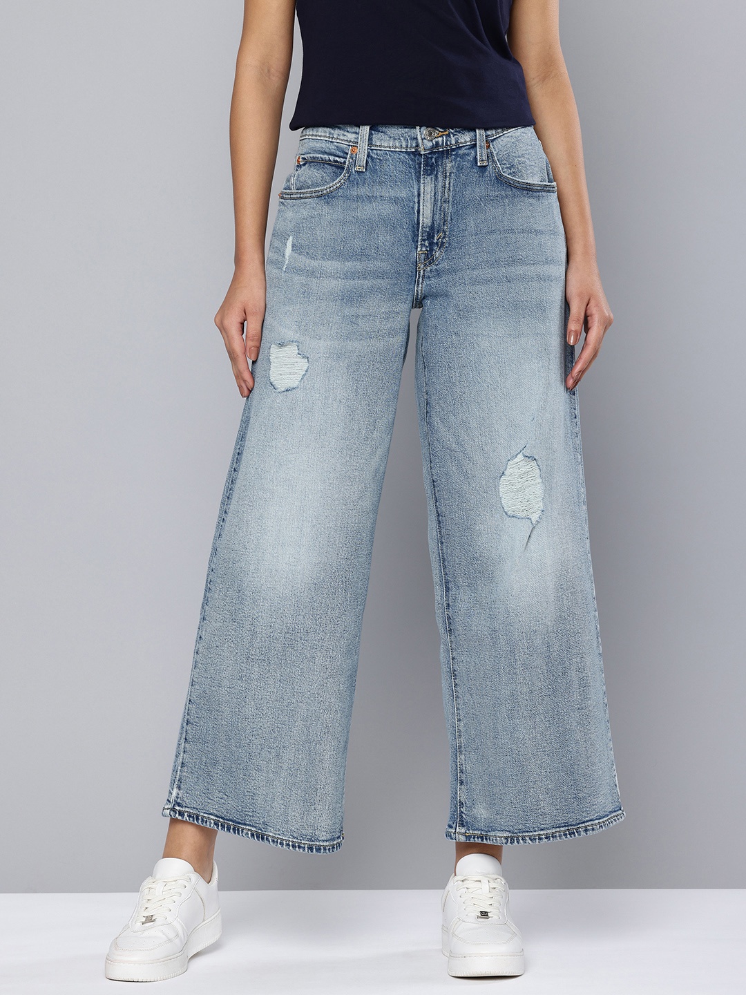 

Levis Women 94 Baggy Wide Leg Low Distress Light Fade Stretchable Jeans, Blue