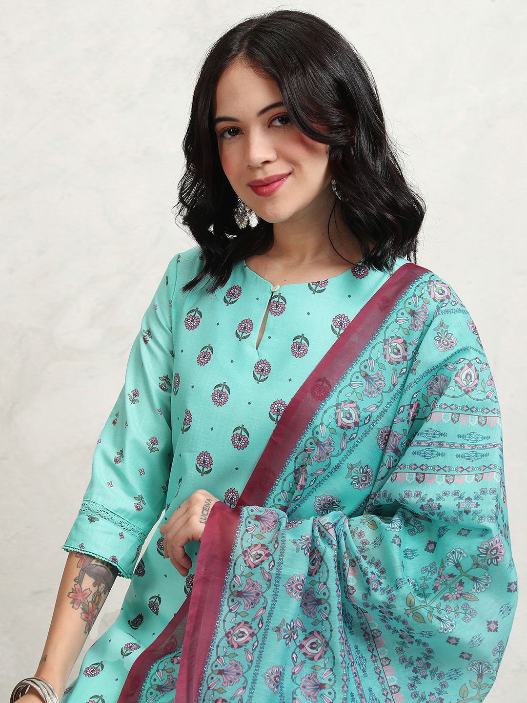 

KETCH Floral Printed Straight Kurta & Trousers With Dupatta, Blue