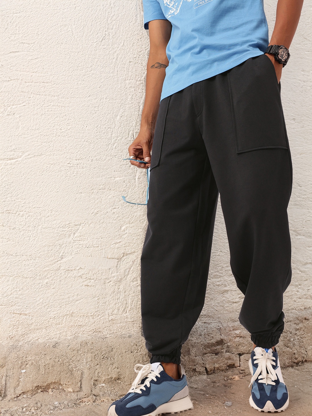 

Kook N Keech Men Sporty Vibe With Soft Grunge Relaxed Fit Joggers, Black