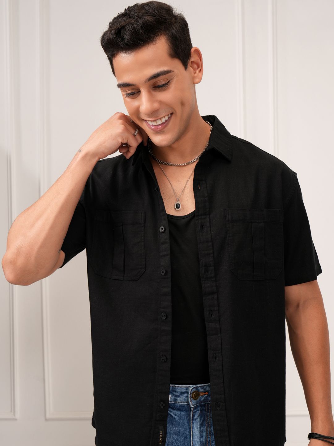 

HIGHLANDER Men Solid Safari Stylised Pocket Relaxed shirt, Black