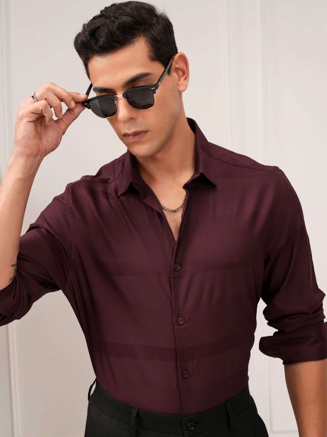 

HIGHLANDER Men Dobby Textured Occasion Shirt, Maroon
