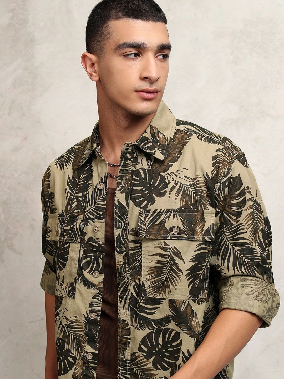 

HIGHLANDER Men Tropical Printed Oversized Shirt With Flap Pockets, Khaki