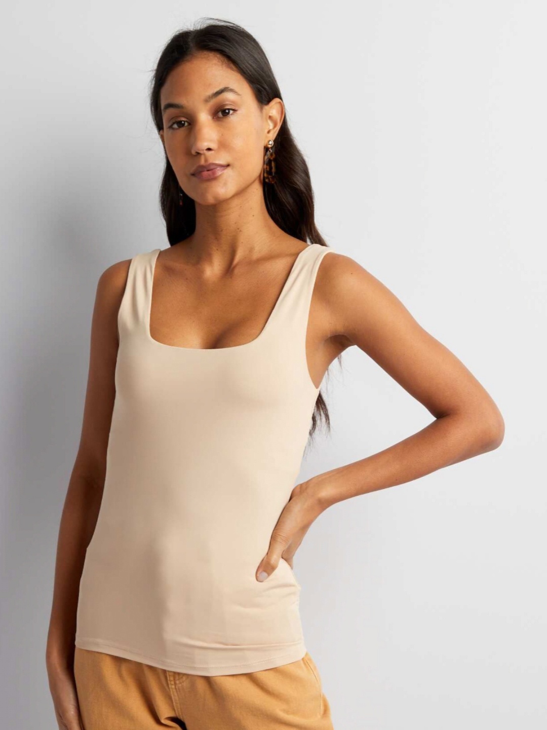 

KIABI Women Sleeveless Scoop Neck Pockets Slim Fit T-shirt, Beige
