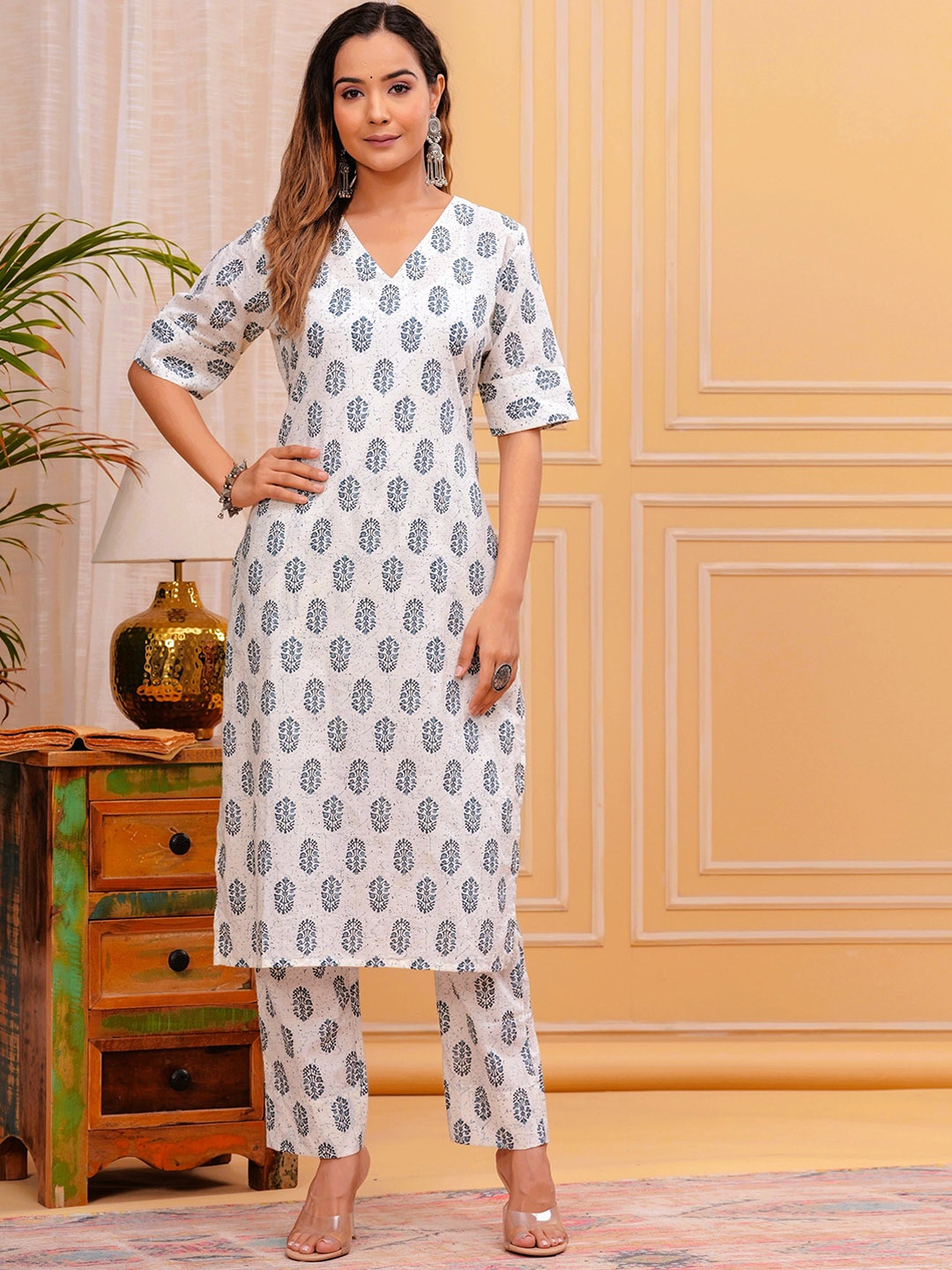 

Chaukas Floral Printed Pure Cotton V-Neck Straight Kurta With Trousers, White