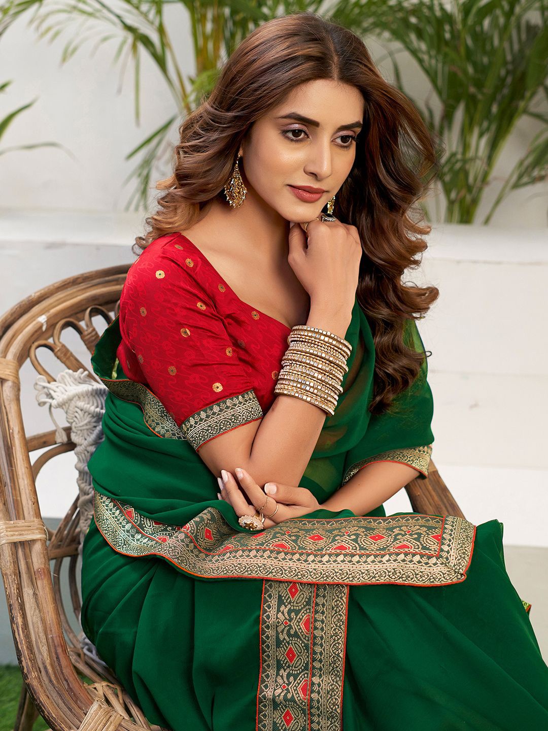 

Mitera Woven Designed Zari Pure Georgette Saree, Green