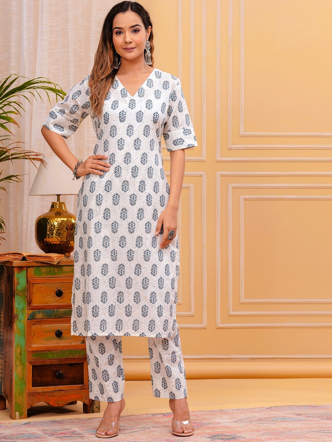 

Chaukas Floral Printed Pure Cotton V-Neck Straight Kurta With Trousers, White