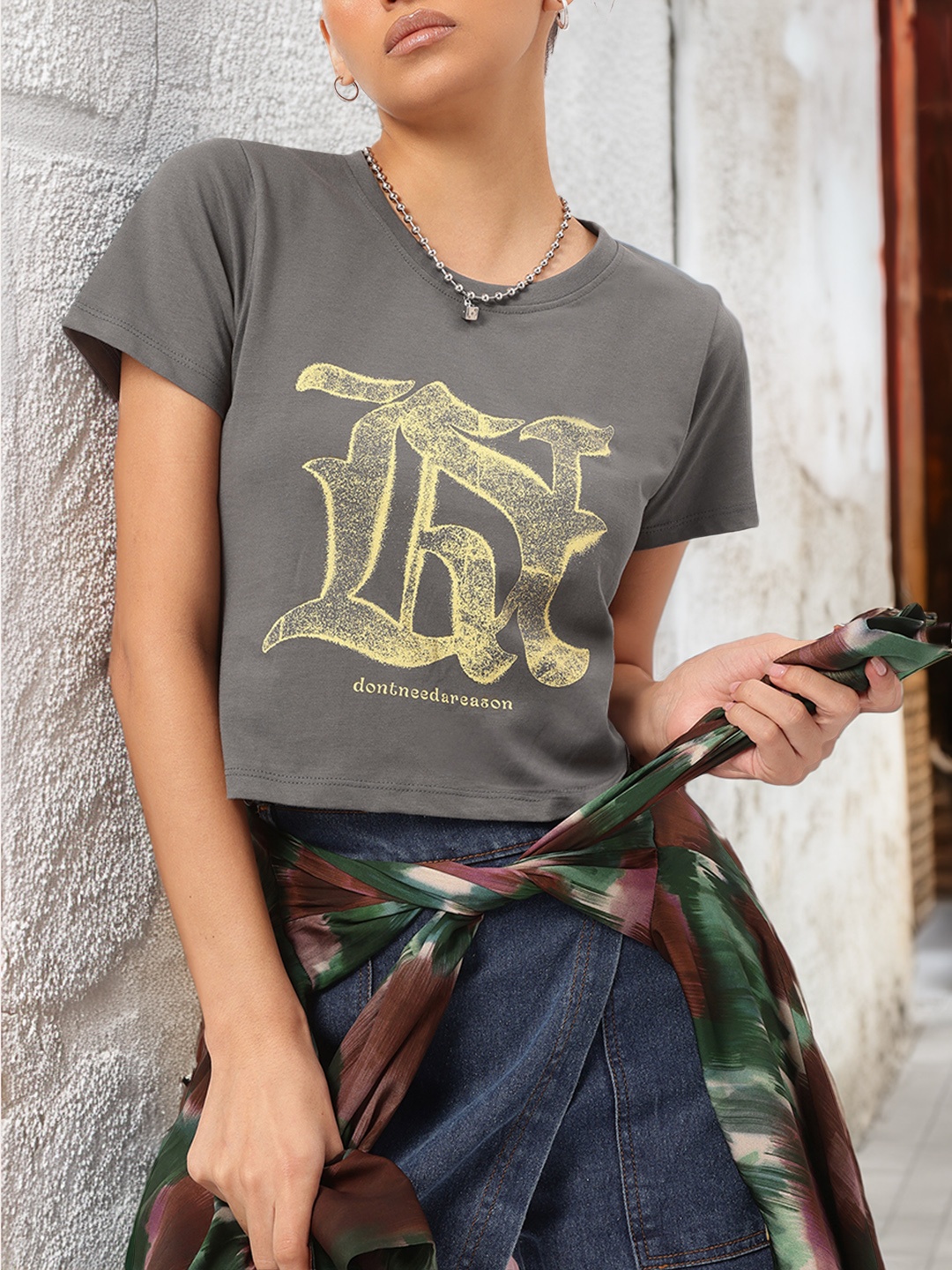 

DressBerry Gray Goddess Printed Crop T-shirt, Grey