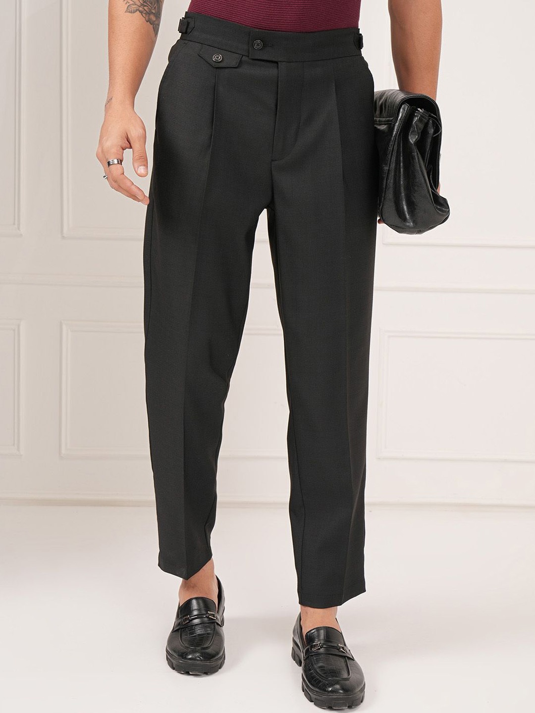

HIGHLANDER Men Slim Fit Pleated Trousers, Black