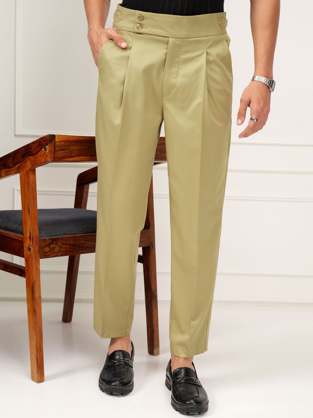 

HIGHLANDER Men Mid Rise Pleated Trousers, Khaki