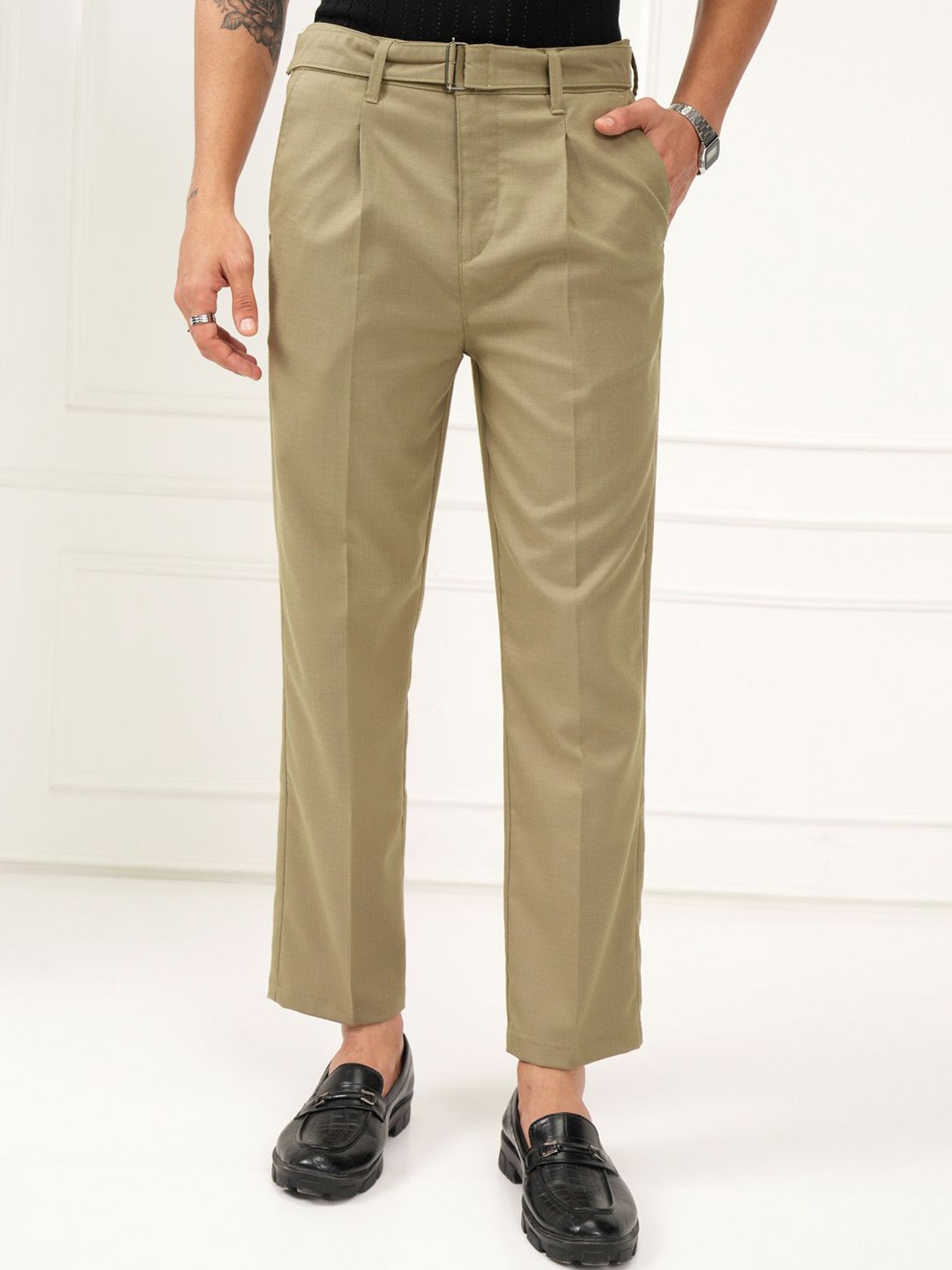 

HIGHLANDER Men Slim Fit Pleated Trousers, Khaki