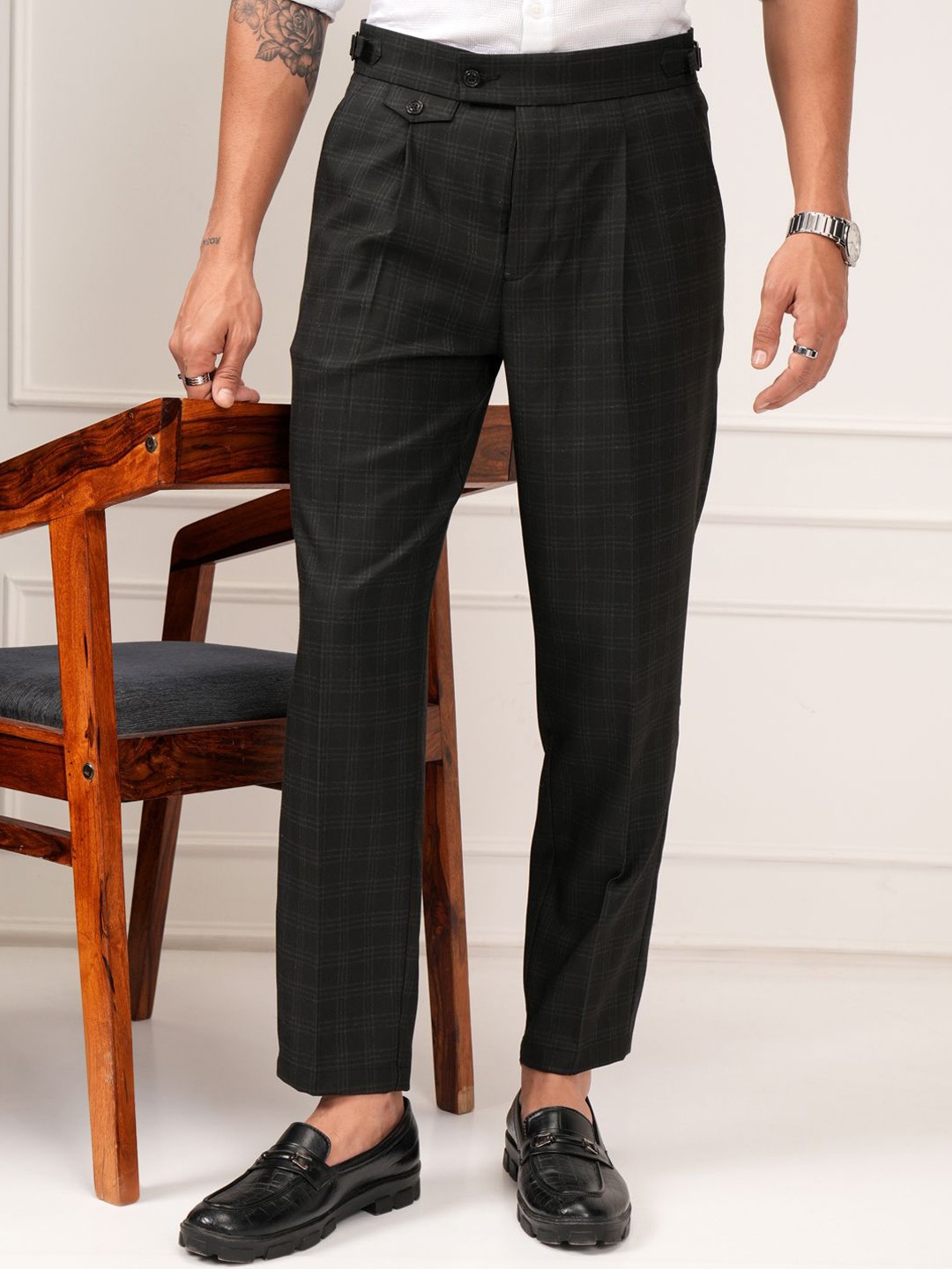 

HIGHLANDER Men Slim Fit Pleated Trousers, Black