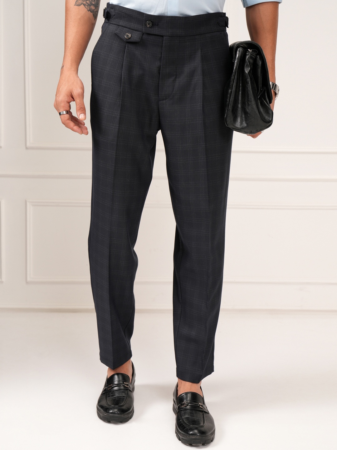 

HIGHLANDER Men Mid-Rise Pleated Formal Trousers, Black