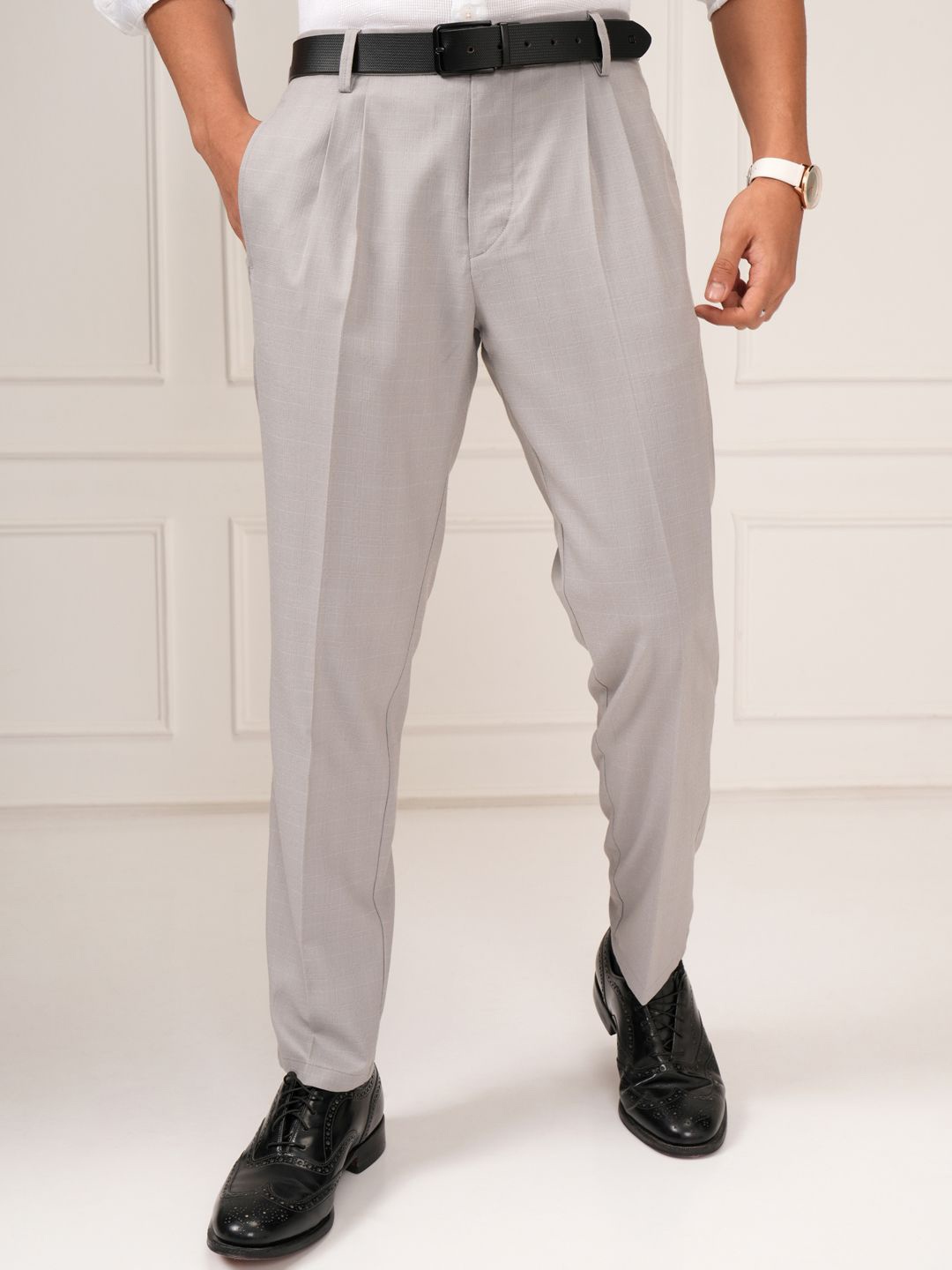 

HIGHLANDER Men Solid Slim Fit Mid-Rise Pleated Formal Trouuser, Grey