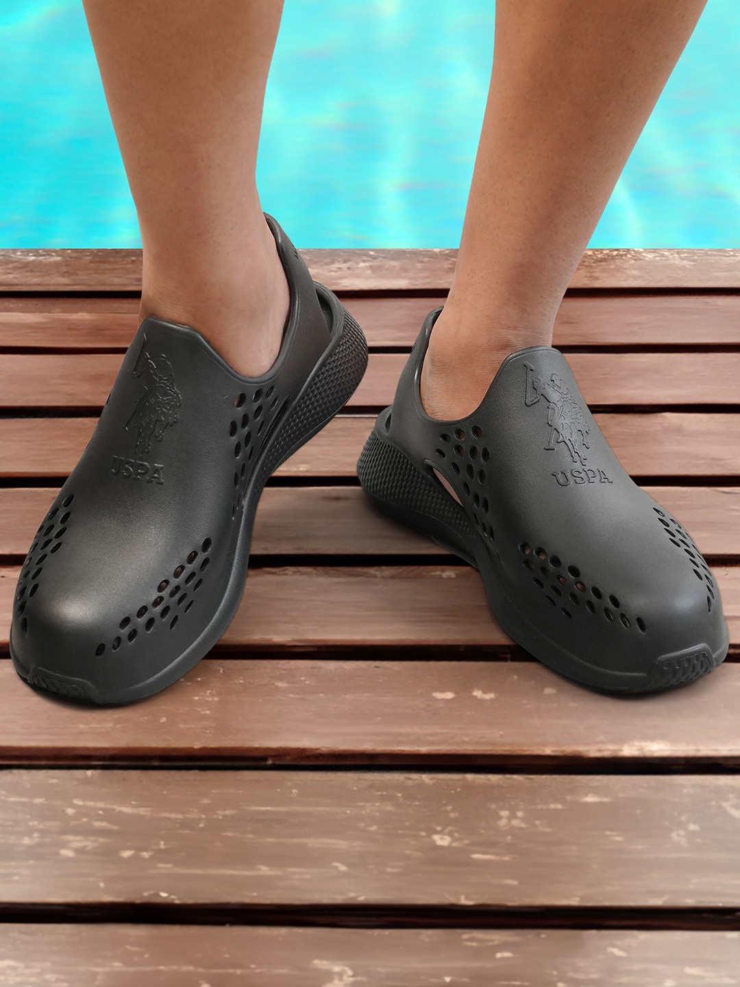 

U.S. Polo Assn. Men NOAN Self-Design Clogs, Black
