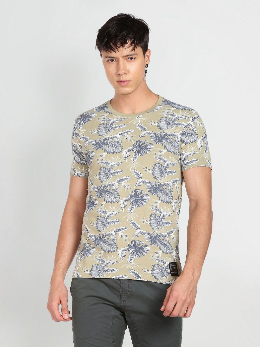 

Flying Machine Men Floral Printed V-Neck Tropical Raw Edge Slim Fit T-shirt, Green