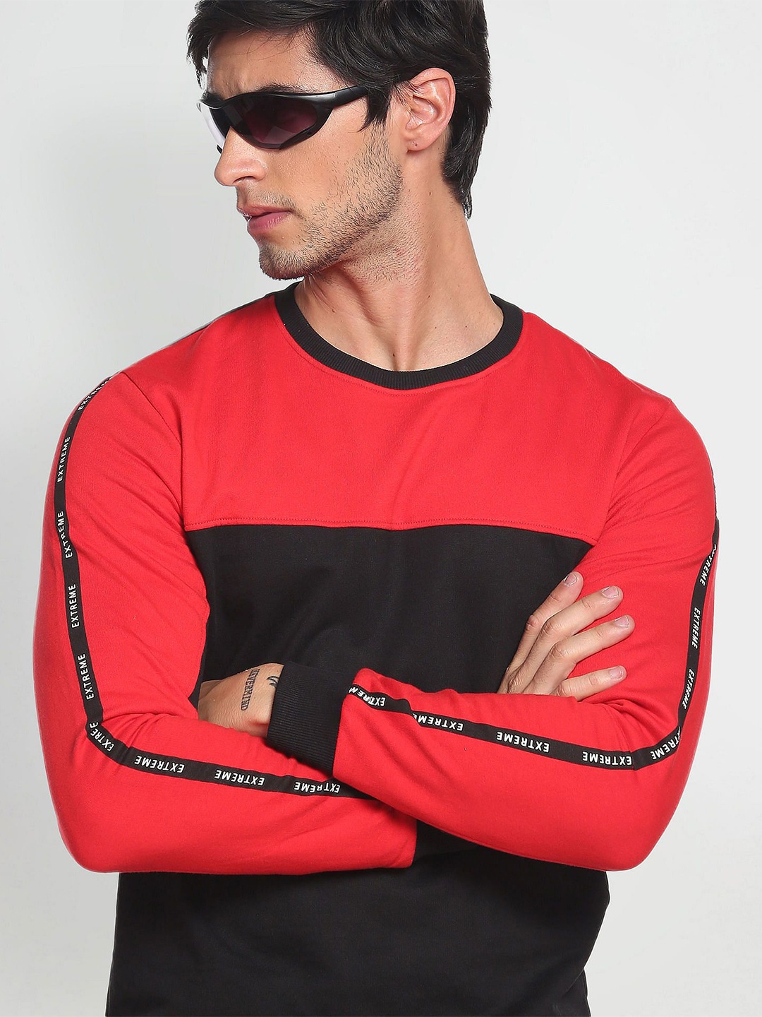 

Flying Machine Men Colourblocked Sweatshirt, Black