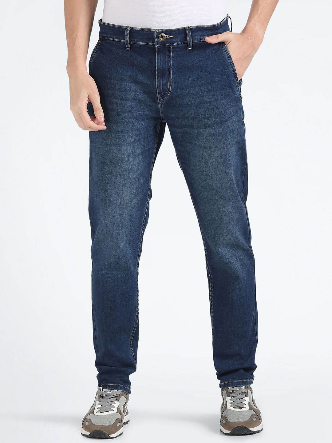 

Flying Machine Men Tapered Fit Low Distress Light Fade Jeans, Blue