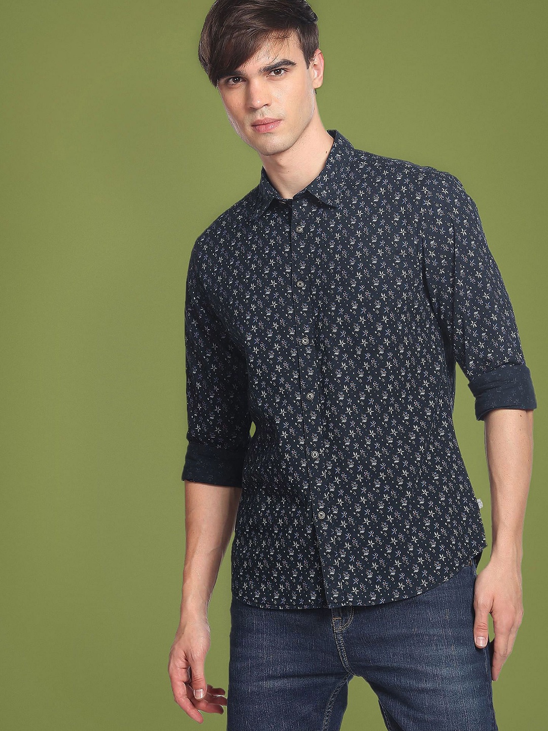 

Flying Machine Men Slim Fit Floral Opaque Printed Casual Shirt, Blue