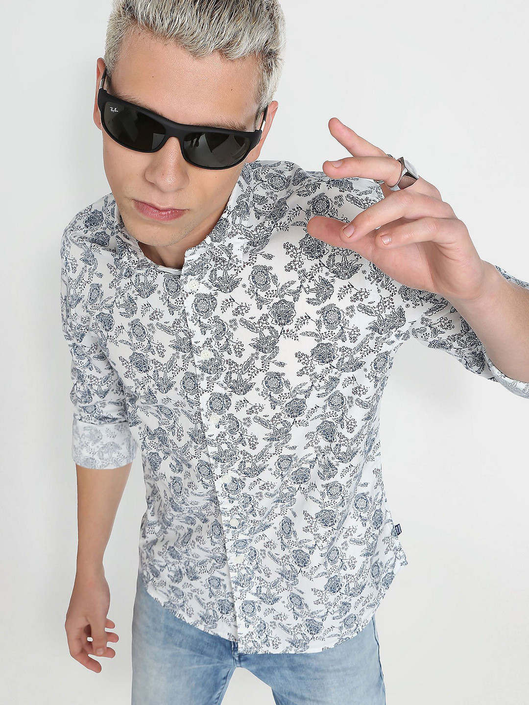 

Flying Machine Men Slim Fit Floral Opaque Printed Casual Shirt, White