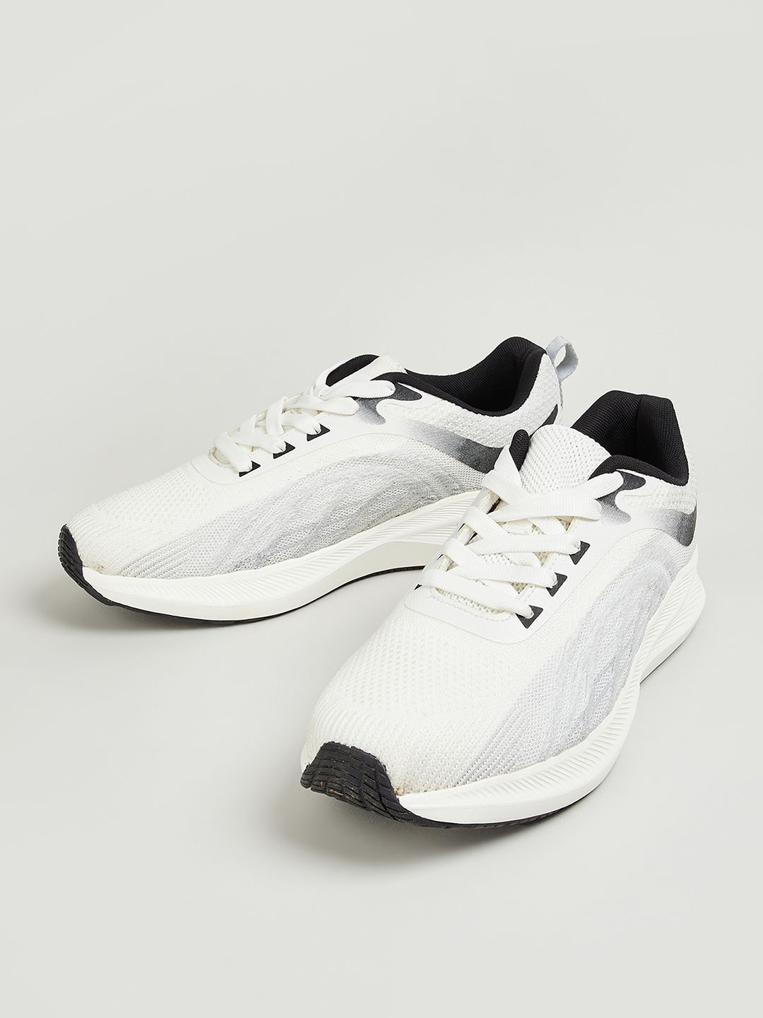 

max Men Trekking Shoes, Off white