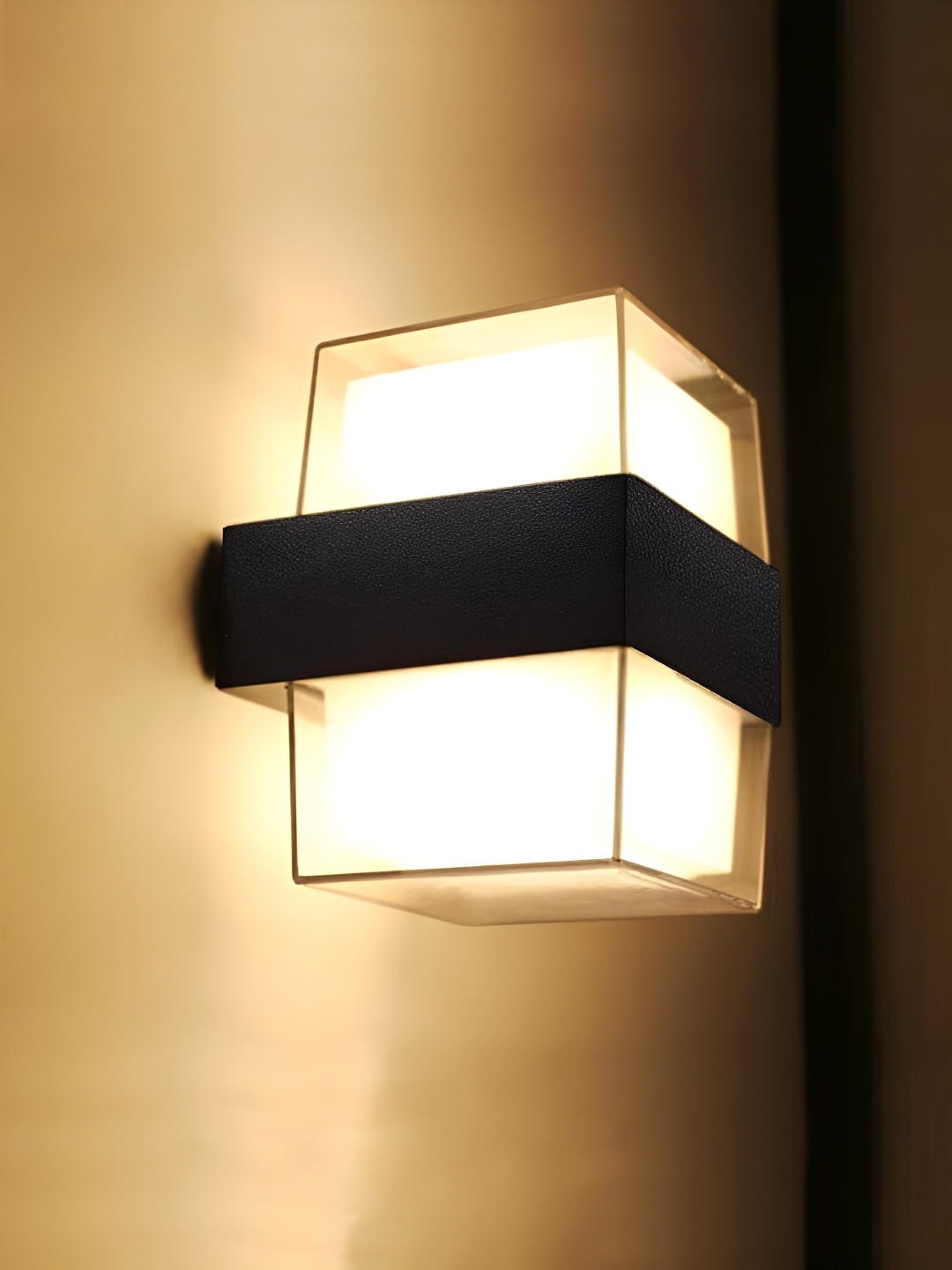 

SPARK WORLD Black & White Metal Outdoor Lamps