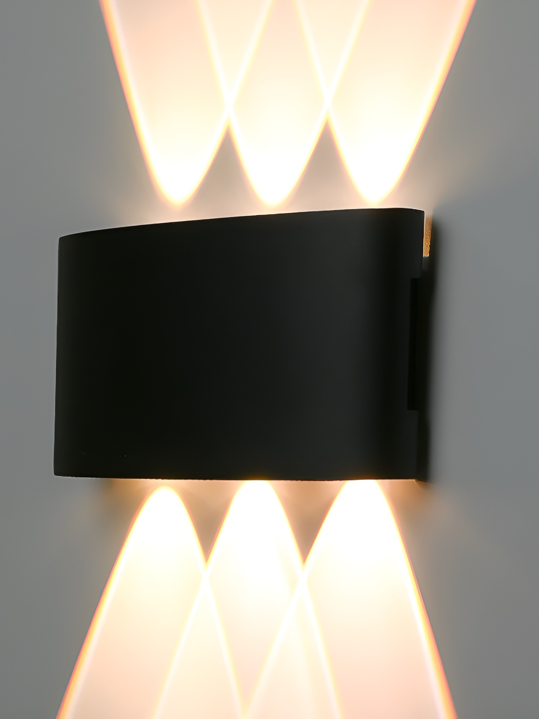 

SPARK WORLD Yellow & Black Rectangle Aluminium Outdoor Lamp