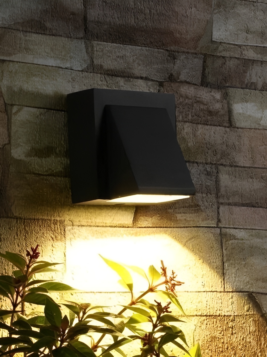 

SPARK WORLD Back Square Saped Outdoor Lamps, Black