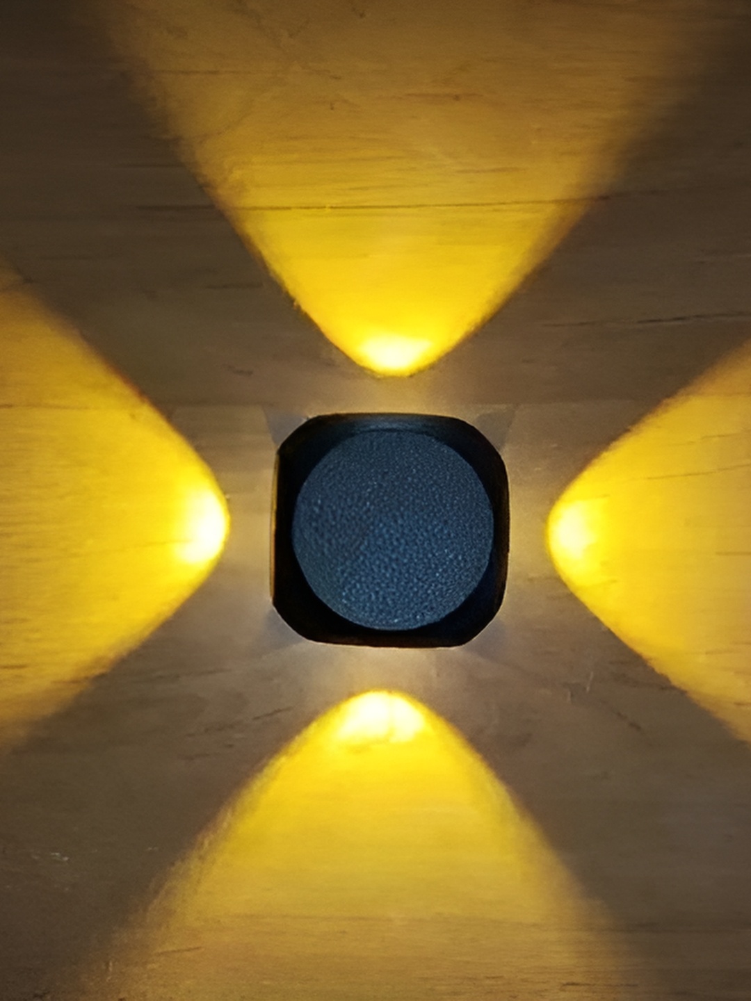 

SPARK WORLD Yellow & Black Aluminium Square Outdoor Lamps
