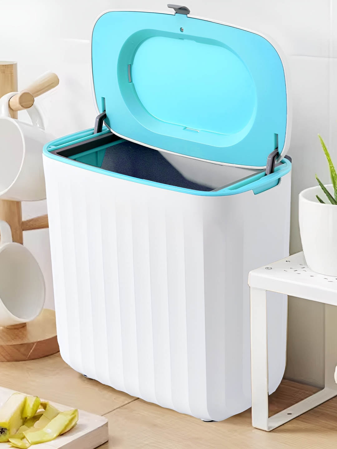 

UMAI White & Blue Textured Open Dustbin With Lid 8 L