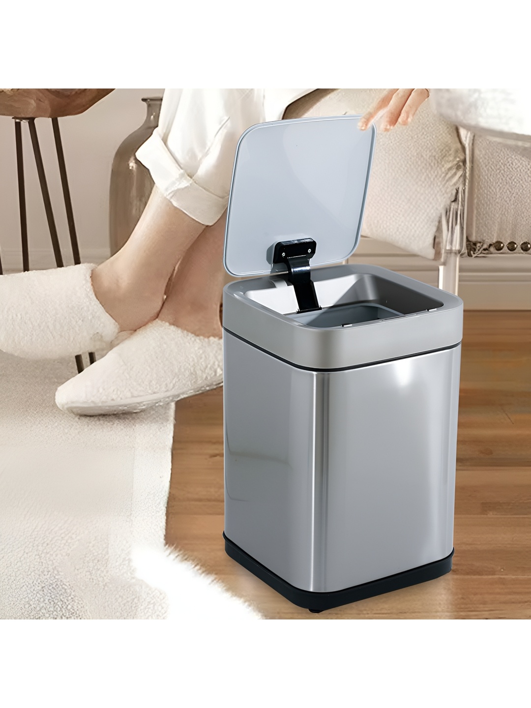 

UMAI Black Stainless Steel Water Proof Pedal Bin 6 L, Silver