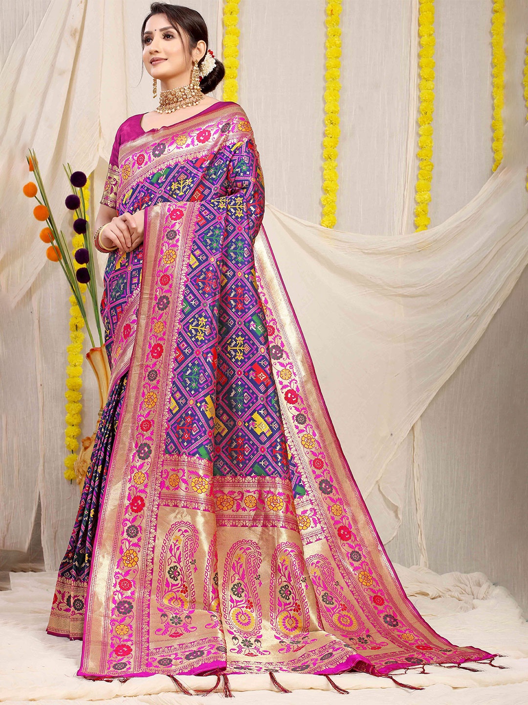 

KIMISHA Woven Design Zari Patola Saree, Navy blue