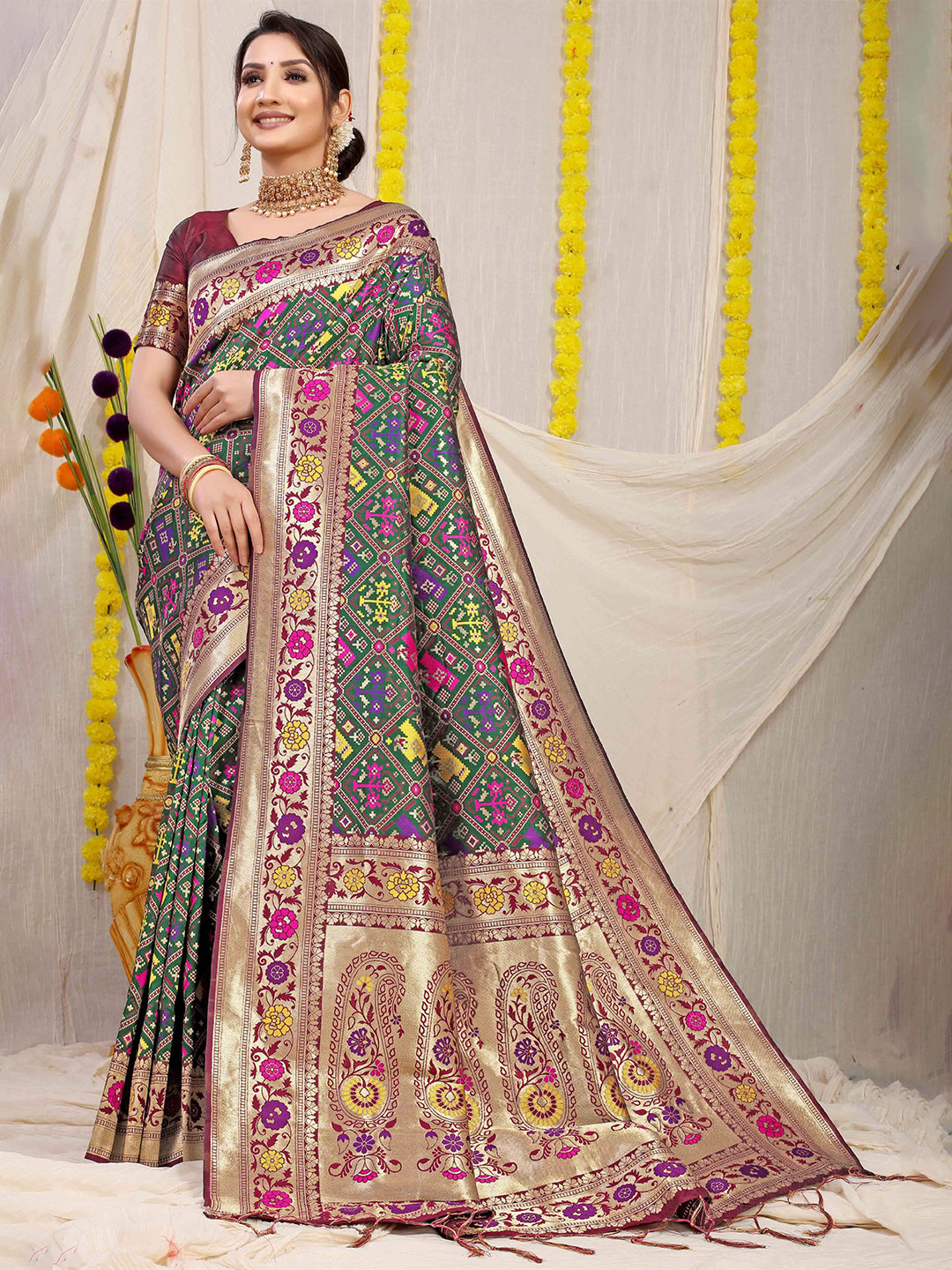 

KIMISHA Woven Design Zari Patola Saree, Green