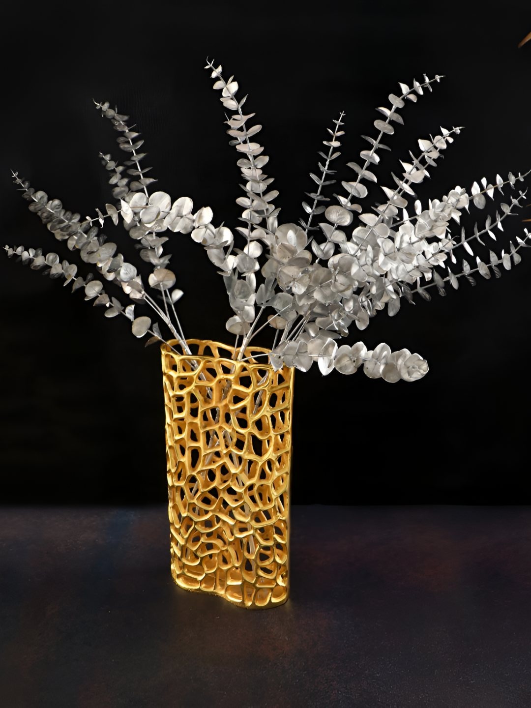 

THE HOME CO. Gold Toned Ring Standing Rectangle Vase