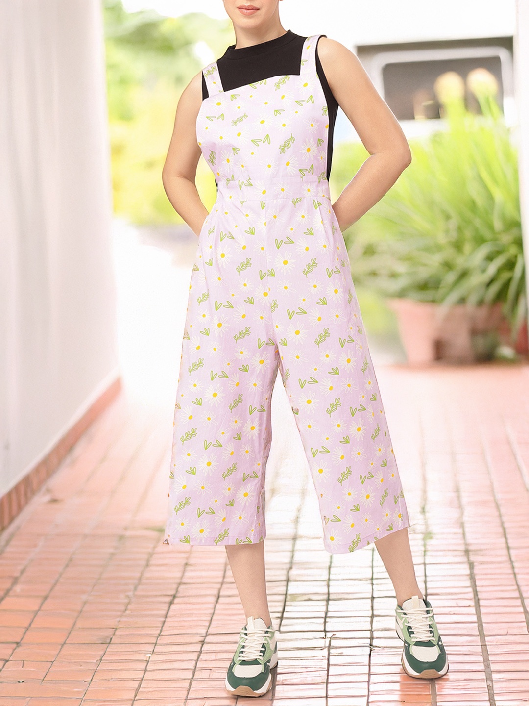 

DressBerry Vibrant-Blooms Floral Printed Shoulder Straps Jumpsuit, Lavender