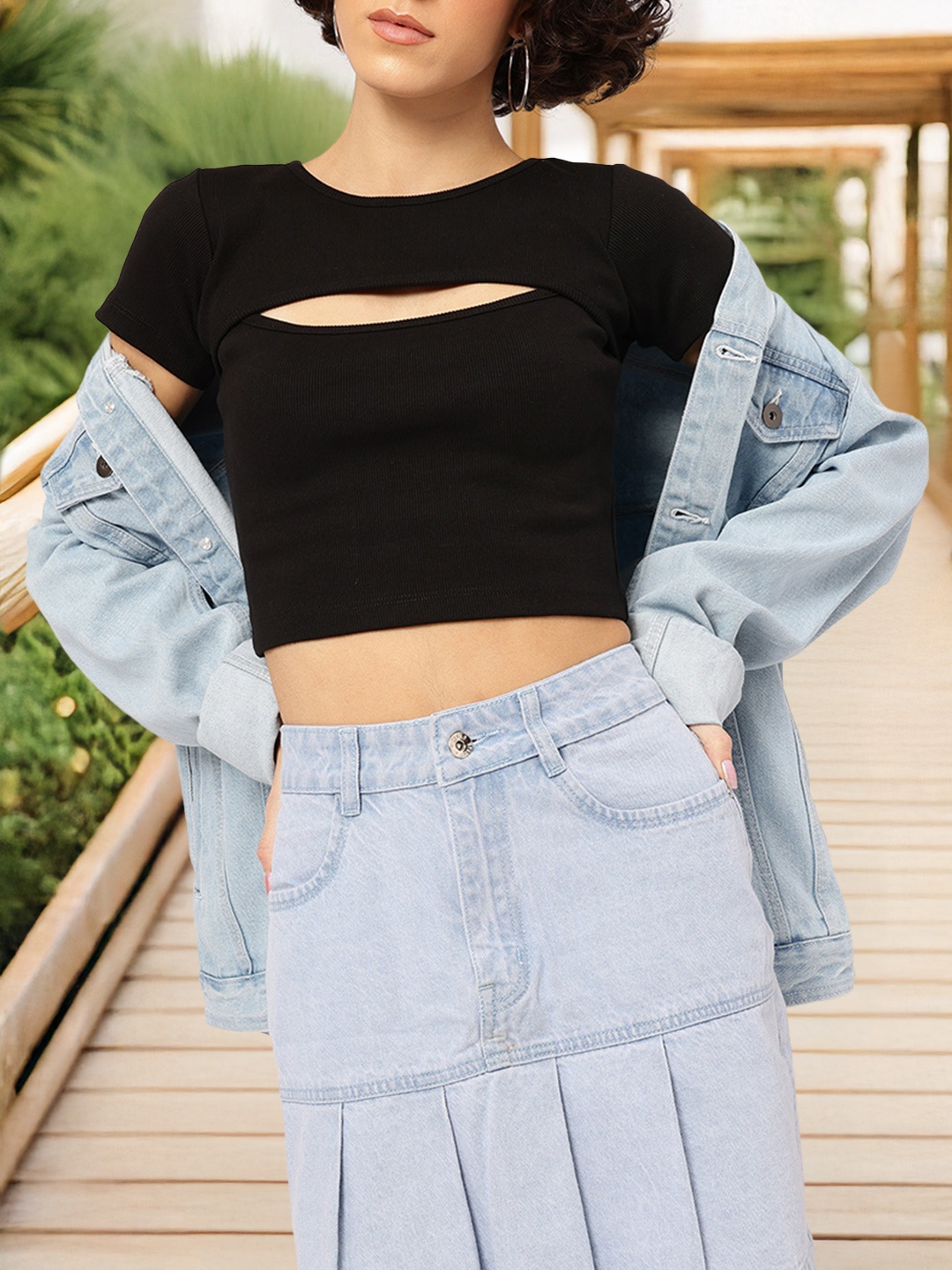 

DressBerry Y2K Vibes Cut-Out Ribbed Crop Top, Black