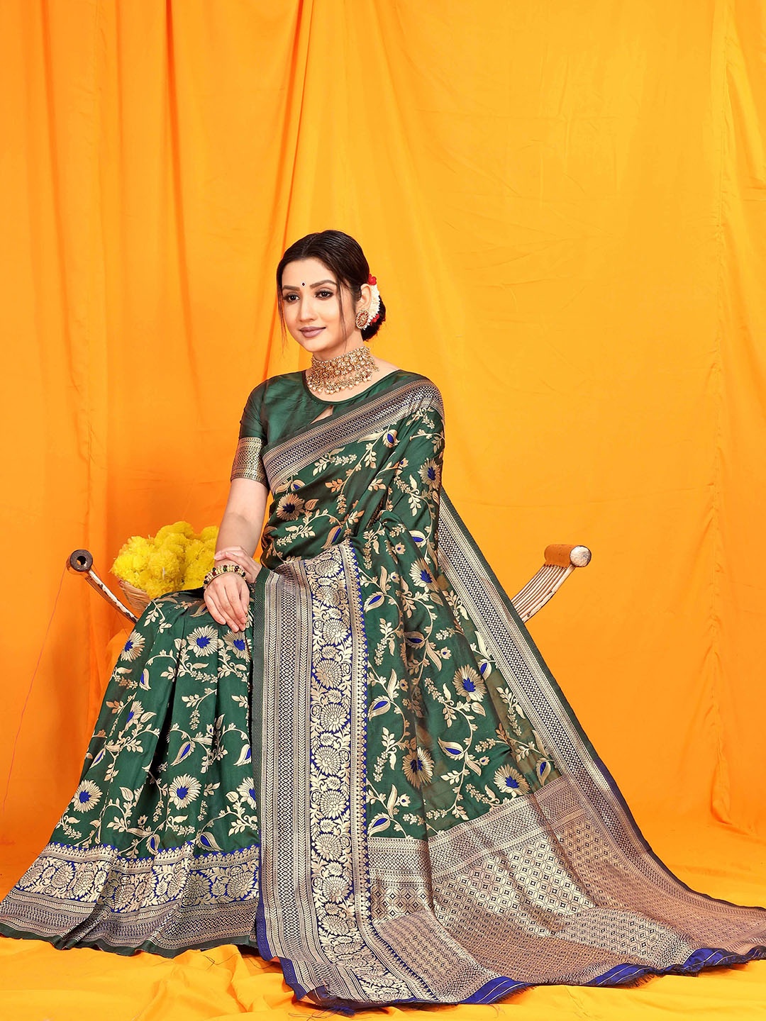 

KIMISHA Floral Zari Banarasi Saree, Green