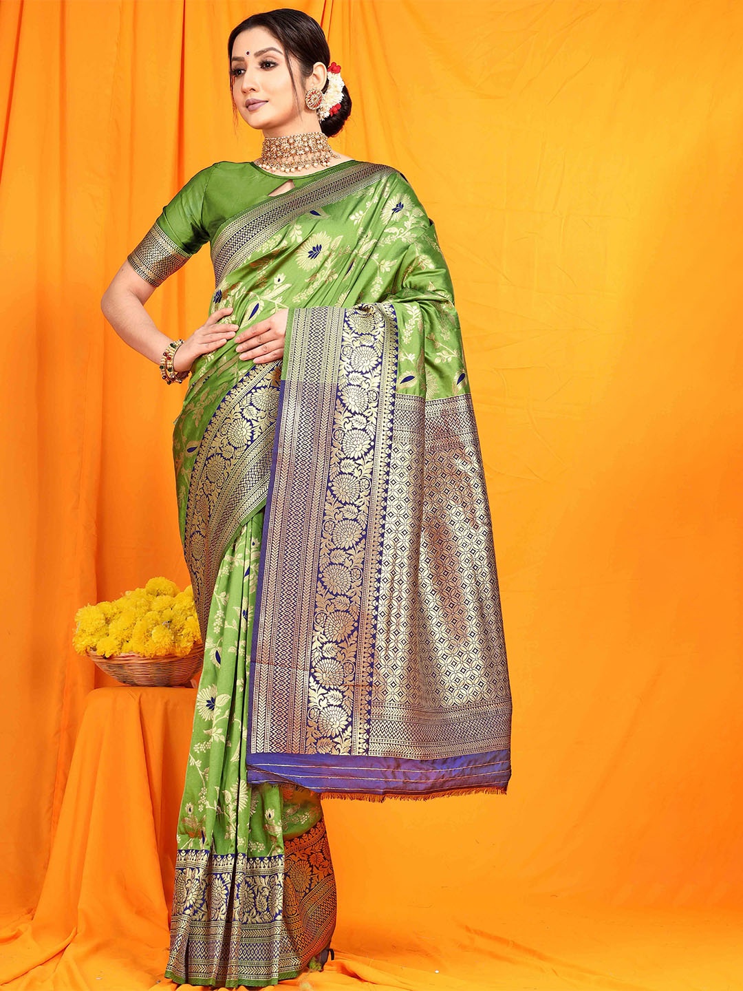 

KIMISHA Woven Design Zari Banarasi Saree, Green