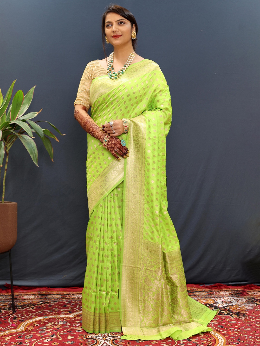 

KIMISHA Ethnic Motif Zari Woven Banarasi Saree, Lime green