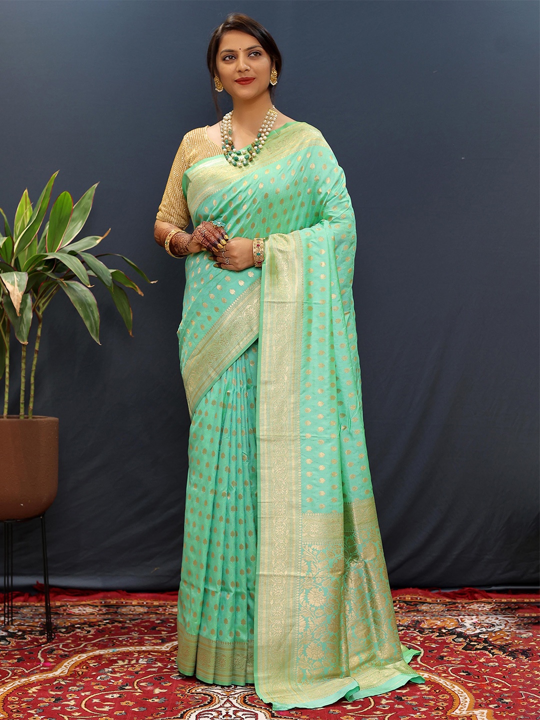 

KIMISHA Ethnic Motif Zari Woven Banarasi Saree, Green