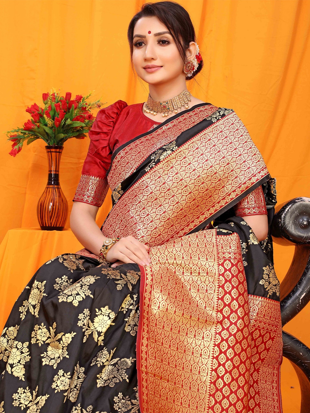 

KIMISHA Woven Design Zari Kanjeevaram Saree, Black