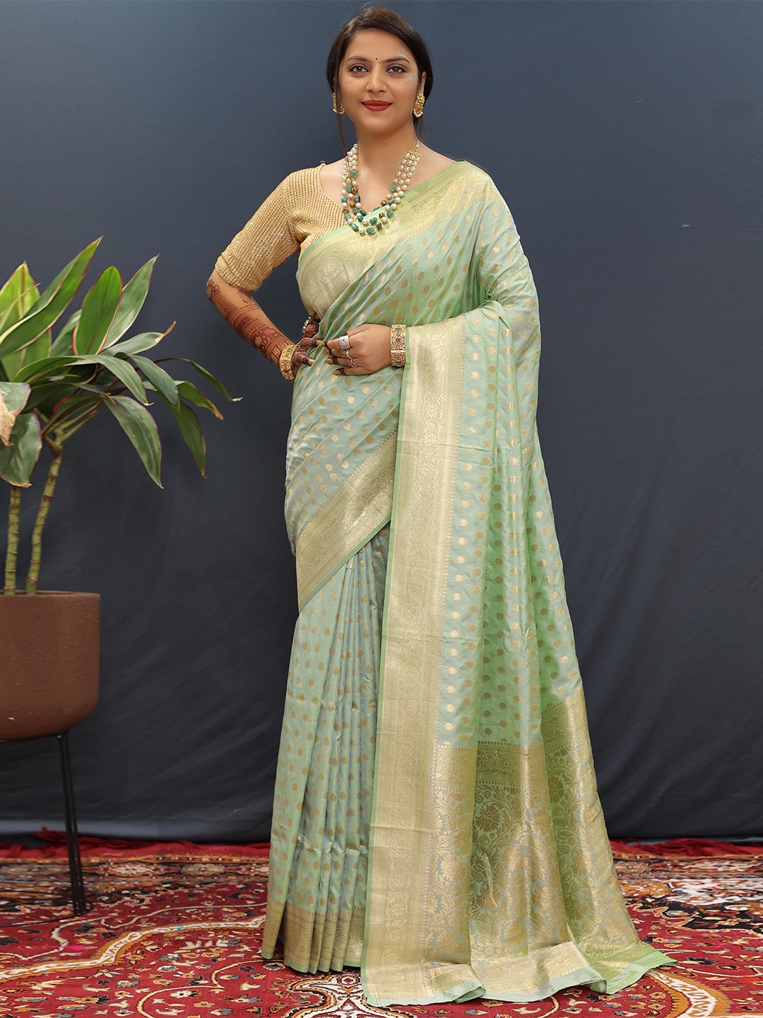 

KIMISHA Woven Design Zari Banarasi Saree, Green