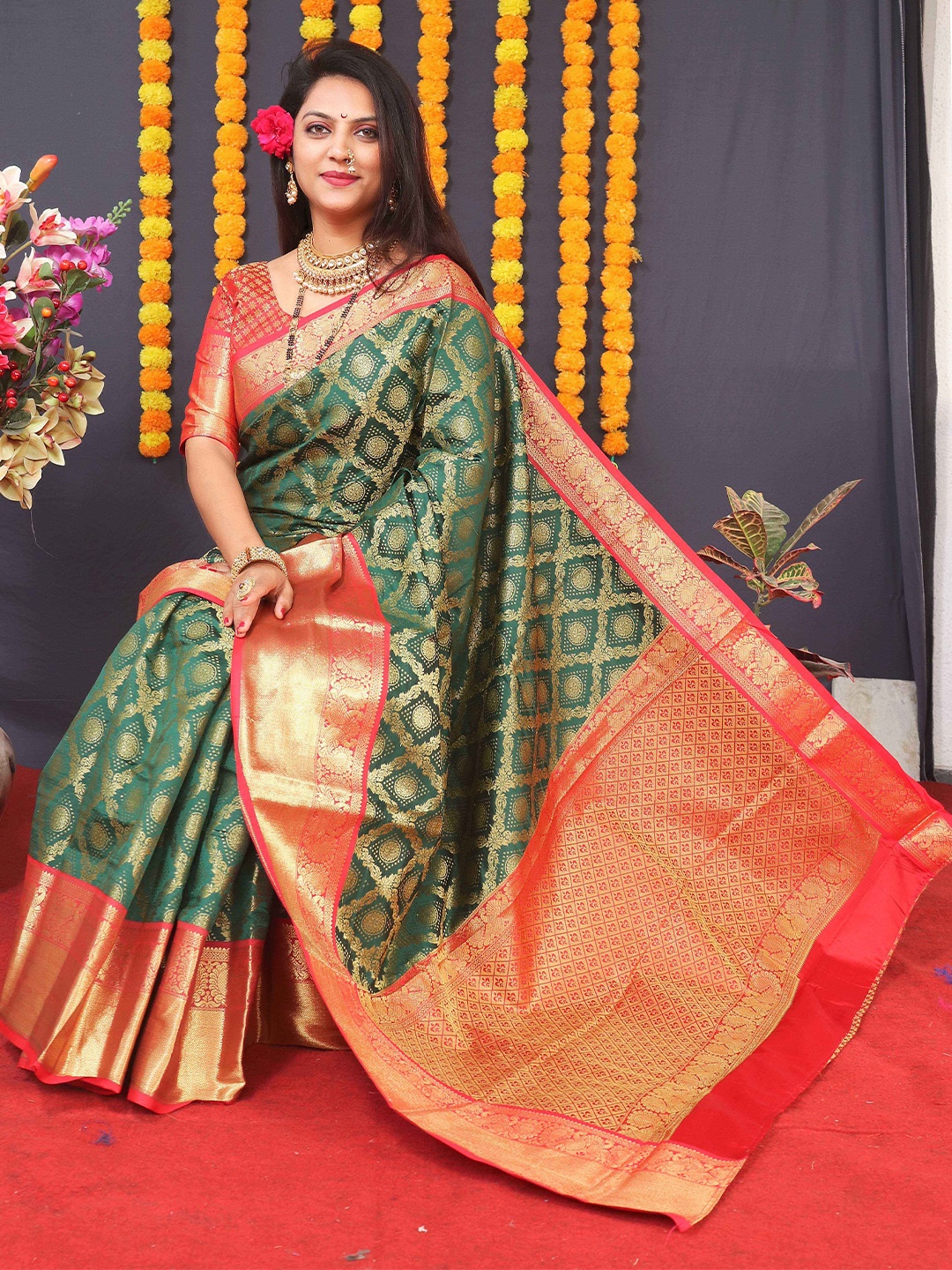 

KIMISHA Ethnic Motif Zari Woven Banarasi Saree, Green